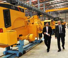 柳工印度工廠投產(chǎn)與設(shè)備行業(yè)新機遇，G8開幕與醫(yī)改舉措引領(lǐng)全球合作